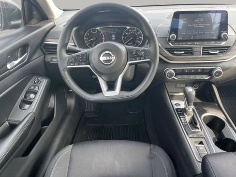 Used 2024 Nissan Altima 2.5 SV image 12