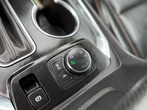 Used 2020 Chevrolet Traverse Premier image 31