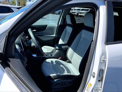 Certified 2024 Chevrolet Equinox LS w/ LS Convenience Package FWD image 17