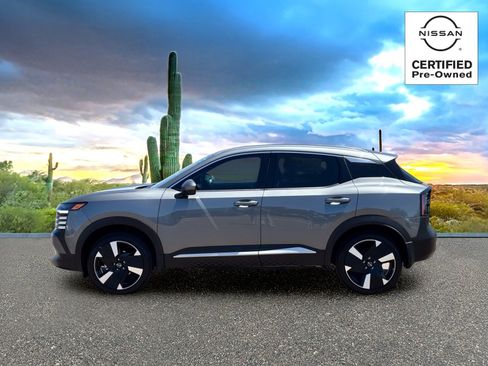 Certified 2025 Nissan Kicks SR FWD image 3