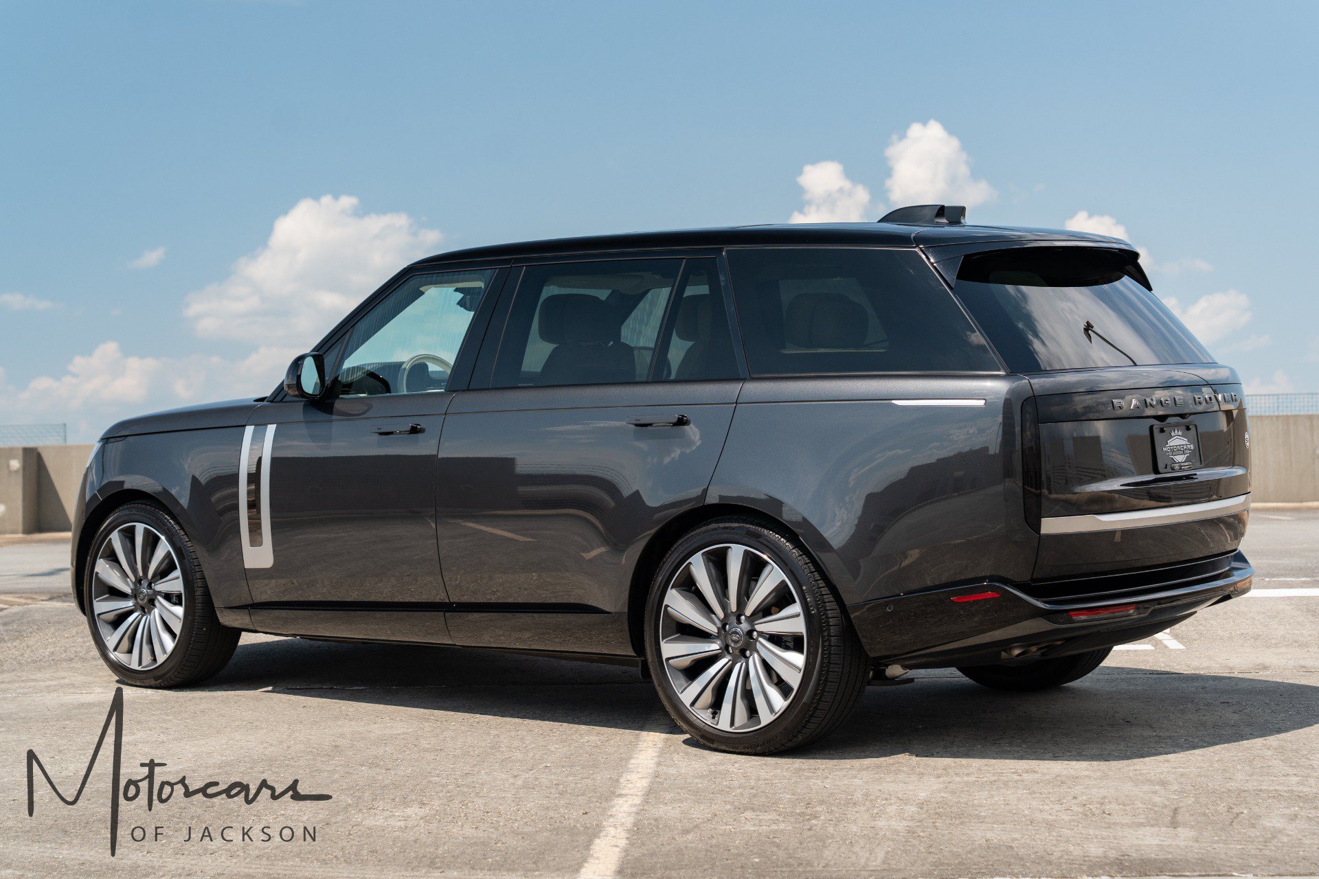 Used 2025 Land Rover Range Rover SV AWD/4WD image 9