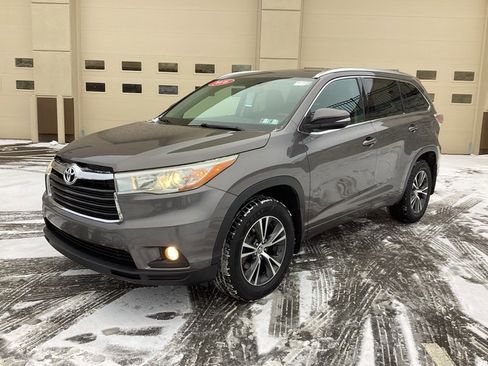 Used 2016 Toyota Highlander XLE image 3