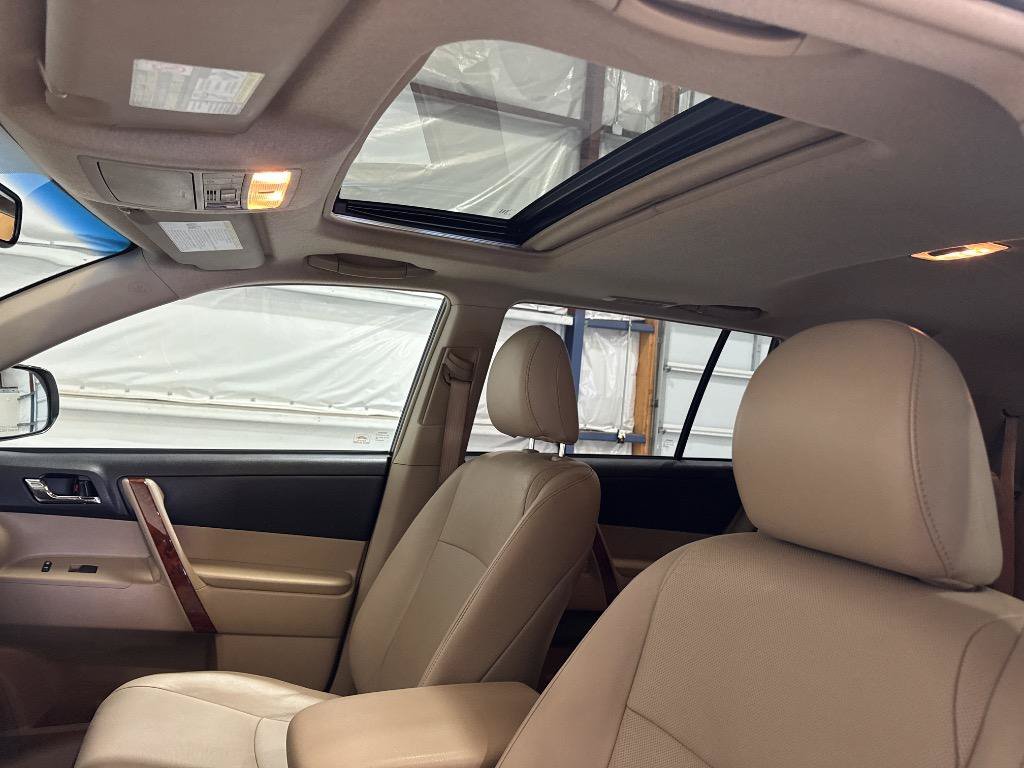 Used 2013 Toyota Highlander Limited AWD/4WD image 45