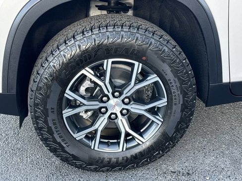 Used 2026 GMC Acadia AT4 image 15
