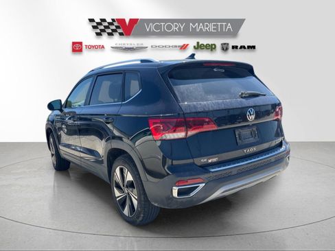 Used 2024 Volkswagen Taos SE AWD/4WD image 2