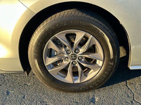 Used 2023 Toyota Sienna XLE image 10