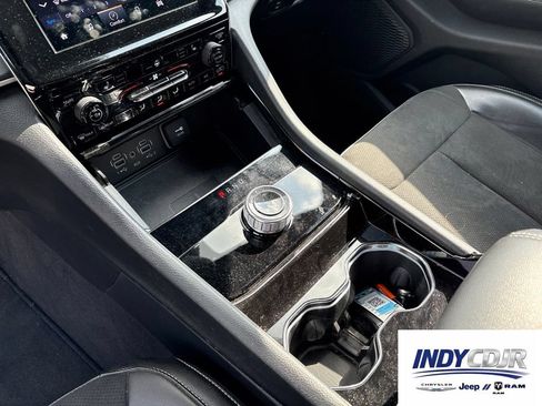 Used 2023 Jeep Grand Cherokee L Laredo AWD/4WD image 18