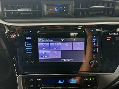 Used 2017 Toyota Corolla LE image 19