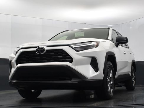 Used 2025 Toyota RAV4 LE image 33