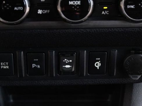 Used 2016 Toyota Tacoma TRD Off-Road w/ Premium & Technology Package AWD/4WD image 30