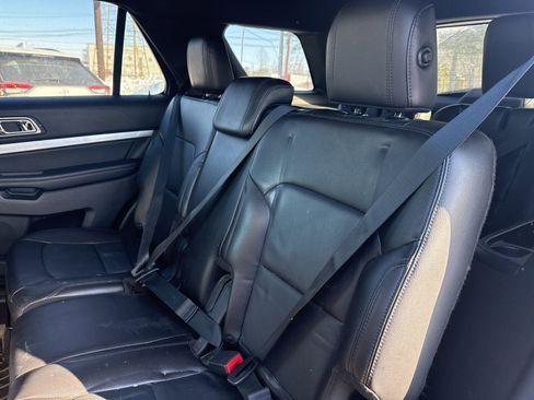 Used 2017 Ford Explorer XLT w/ Equipment Group 202A image 13
