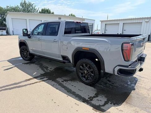 Used 2024 GMC Sierra 2500 AT4 w/ AT4 Premium Plus Package AWD/4WD image 7
