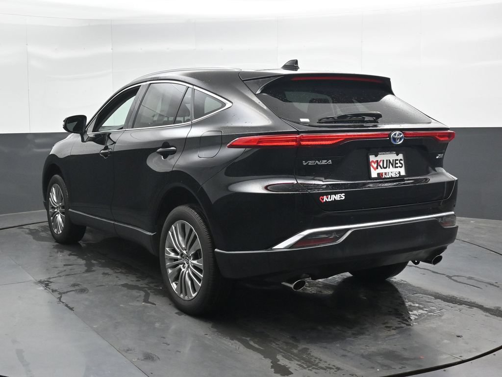 Used 2024 Toyota Venza XLE AWD/4WD image 9