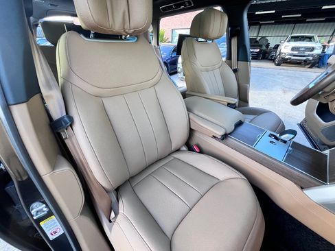 Used 2025 Land Rover Range Rover Long Wheelbase Autobiography image 18