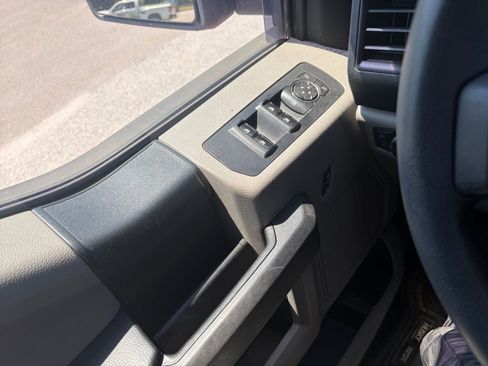 Used 2015 Ford F150 XL w/ Equipment Group 101A Mid AWD/4WD image 32