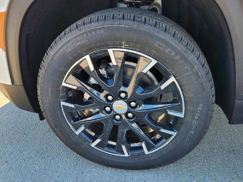 Used 2025 Chevrolet Equinox LT image 9