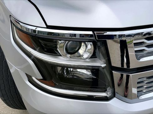 Used 2018 Chevrolet Suburban LT RWD image 27