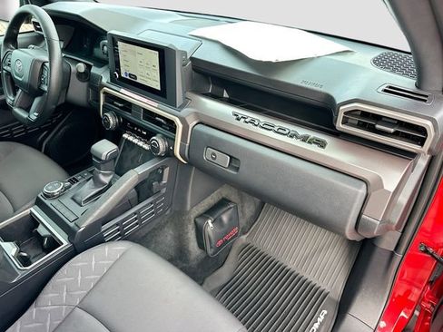 Used 2025 Toyota Tacoma SR5 AWD/4WD image 26