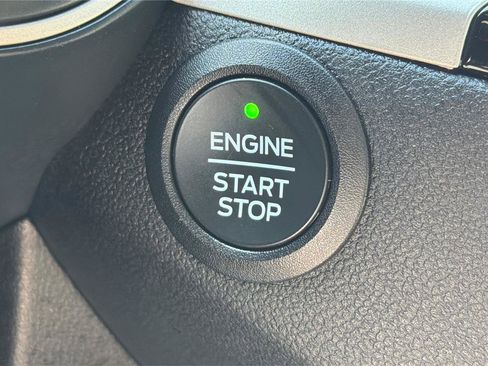 Used 2022 Ford Escape SE image 32