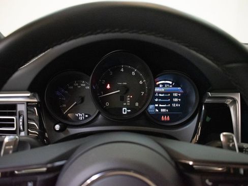 Certified 2026 Porsche Macan AWD/4WD image 26