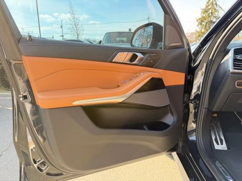 Used 2022 BMW X7 M50i w/ Executive Package image 9