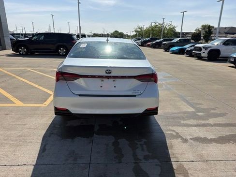 Used 2021 Toyota Avalon XLE w/ Moonroof Package FWD image 6