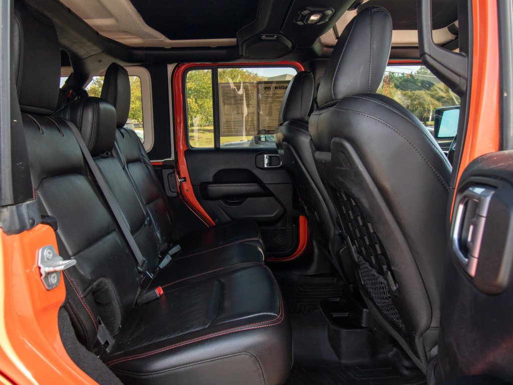 Used 2018 Jeep Wrangler Unlimited Rubicon w/ Dual Top Group AWD/4WD image 17