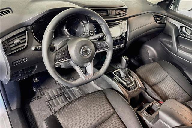 Used 2017 Nissan Rogue SV AWD/4WD image 9