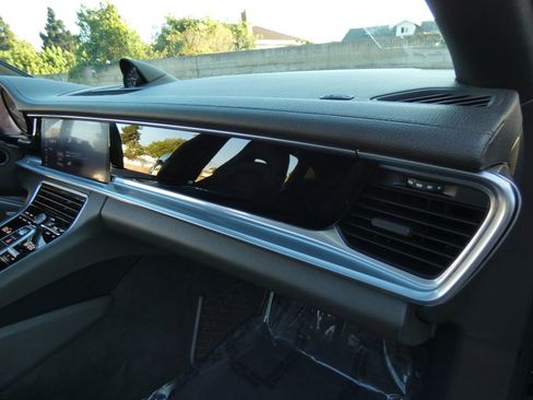 Used 2018 Porsche Panamera 4 image 33