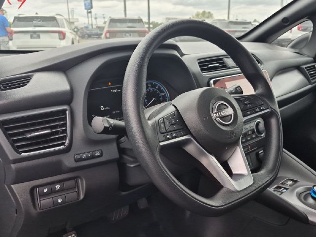 Used 2025 Nissan Leaf S FWD image 11