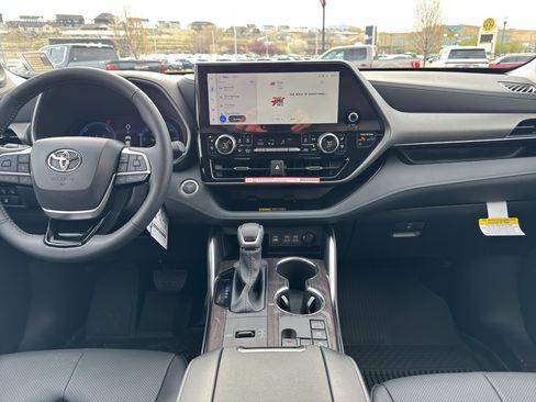 New 2026 Toyota Highlander Limited AWD/4WD image 11