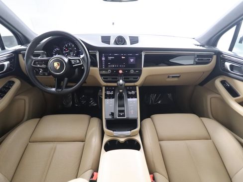 Certified 2023 Porsche Macan image 13