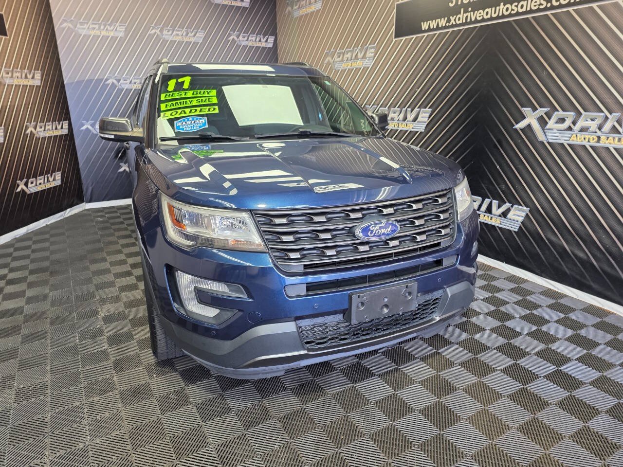 Used 2017 Ford Explorer XLT w/ Equipment Group 202A AWD/4WD image 5