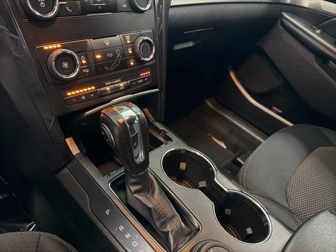 Used 2018 Ford Explorer XLT AWD/4WD image 19