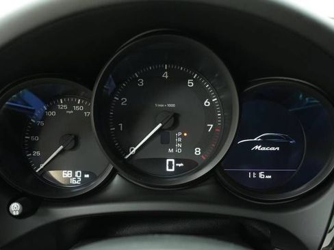 Certified 2025 Porsche Macan AWD/4WD image 14