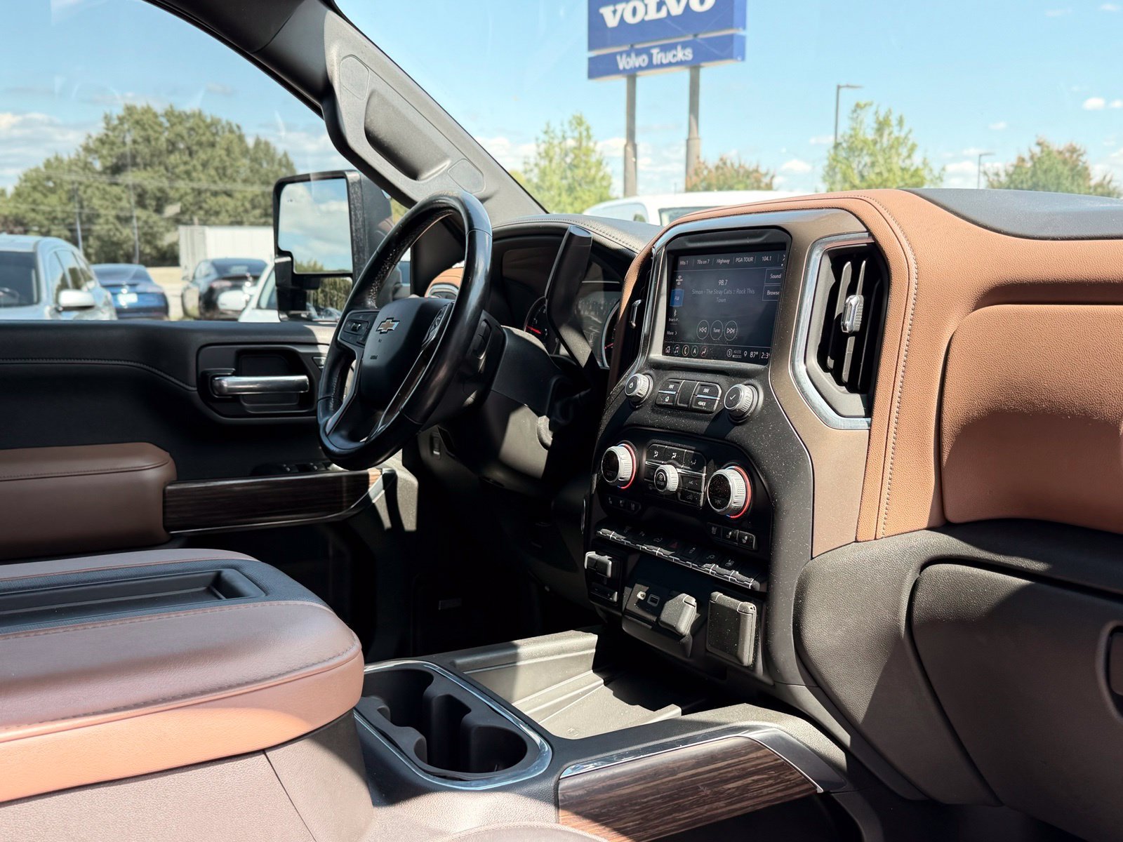 Used 2022 Chevrolet Silverado 2500 High Country AWD/4WD image 16