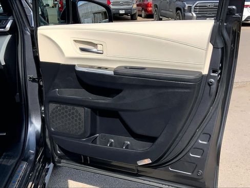 New 2025 Toyota Sienna Platinum image 23