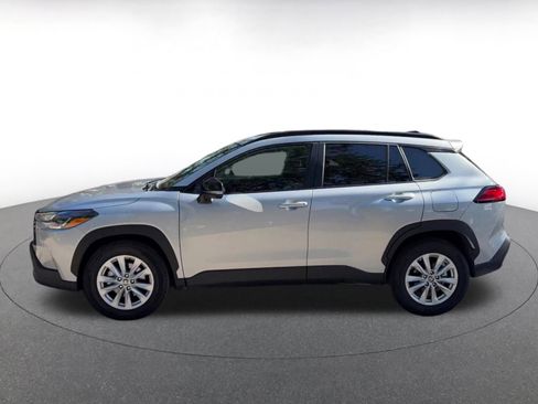 Used 2025 Toyota Corolla Cross LE image 9