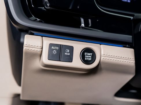 Used 2024 Porsche Panamera 4 w/ Premium Package image 55