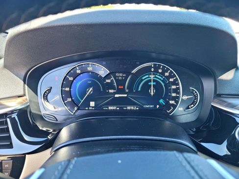 Used 2018 BMW 530e RWD image 31