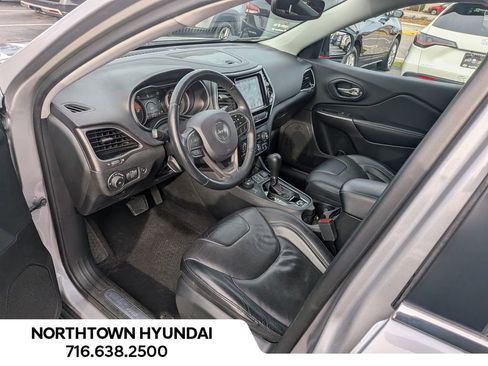 Used 2019 Jeep Cherokee Limited image 11