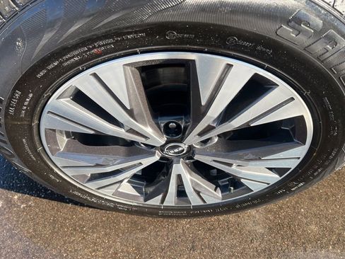 Used 2023 Nissan Rogue SV image 39