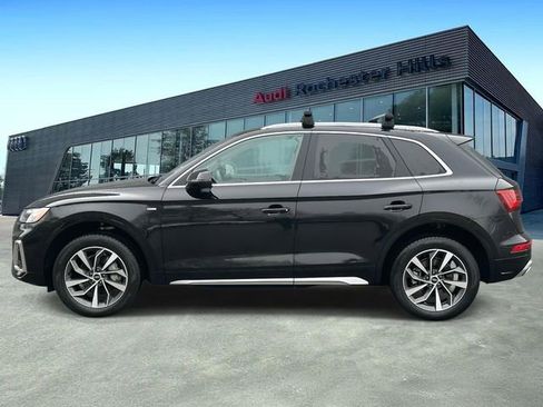 Used 2023 Audi Q5 2.0T Premium w/ Convenience Package image 2