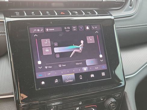 New 2025 Jeep Grand Cherokee Laredo w/ Luxury Tech Group I image 23