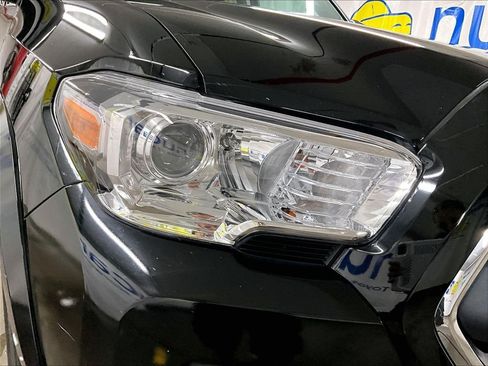 Certified 2023 Toyota Tacoma SR5 AWD/4WD image 31