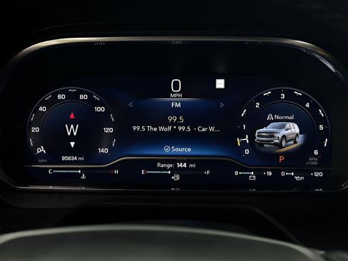 Used 2022 Chevrolet Suburban LT w/ Luxury Package image 15