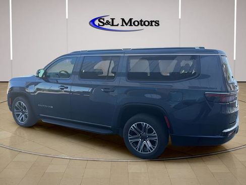 Certified 2024 Jeep Wagoneer L Series II w/ Flexible Seating Group AWD/4WD image 5