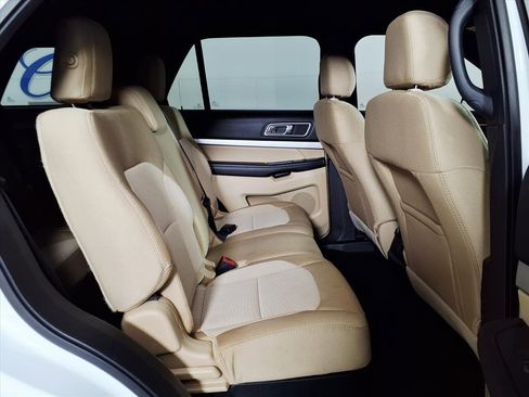 Used 2017 Ford Explorer XLT w/ Equipment Group 201A image 12