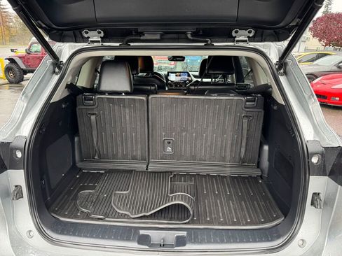 Used 2022 Toyota Highlander Platinum image 8