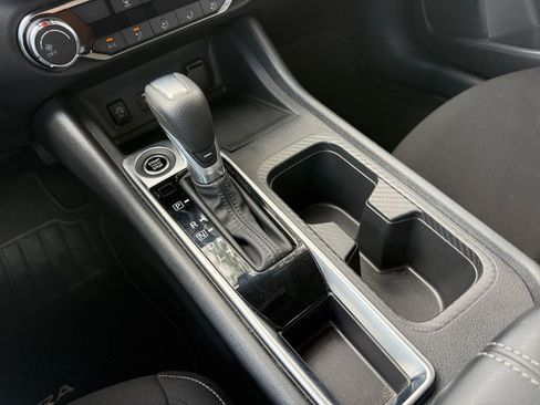 Used 2025 Nissan Sentra SV image 41